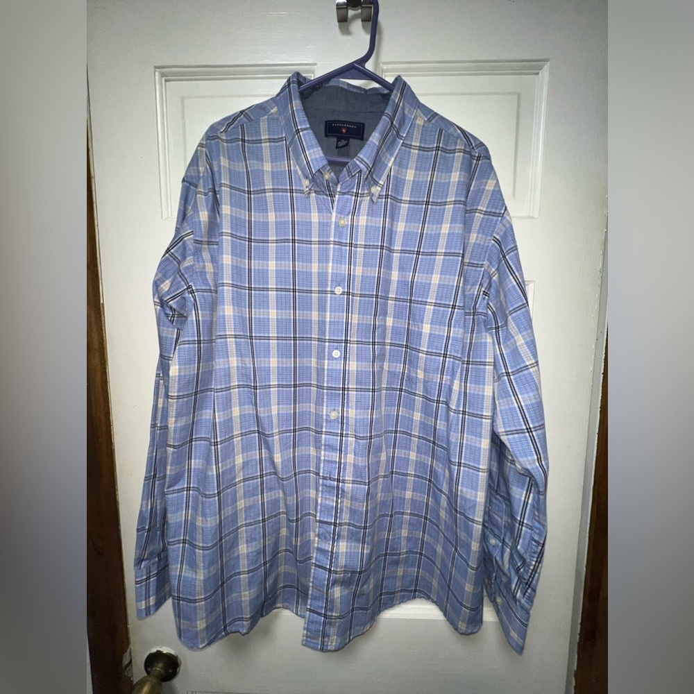 Men’s saddlebred button down shirt. Excellent condition. Smoke and pet free. XXL